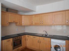 2 bedroom Property t...